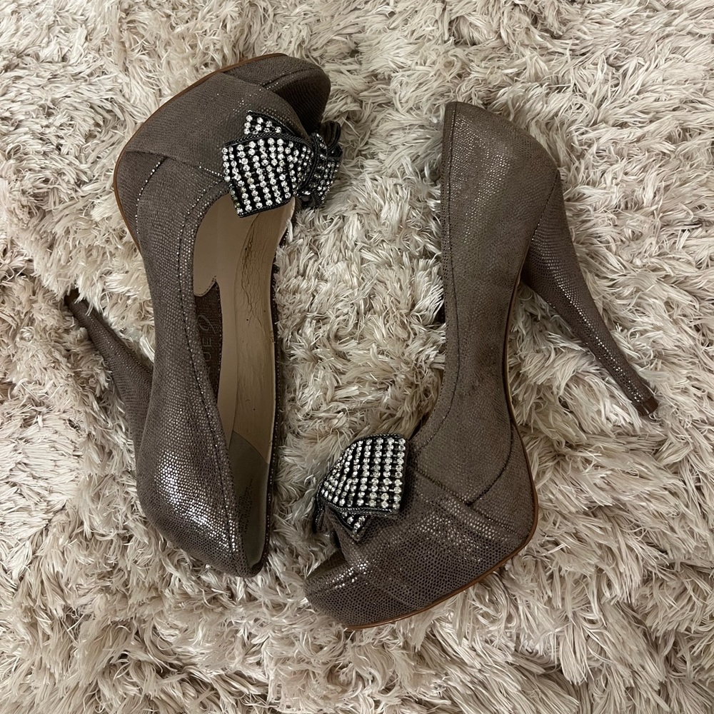 Rhinestone Boutique 9 peep toe heel size 6